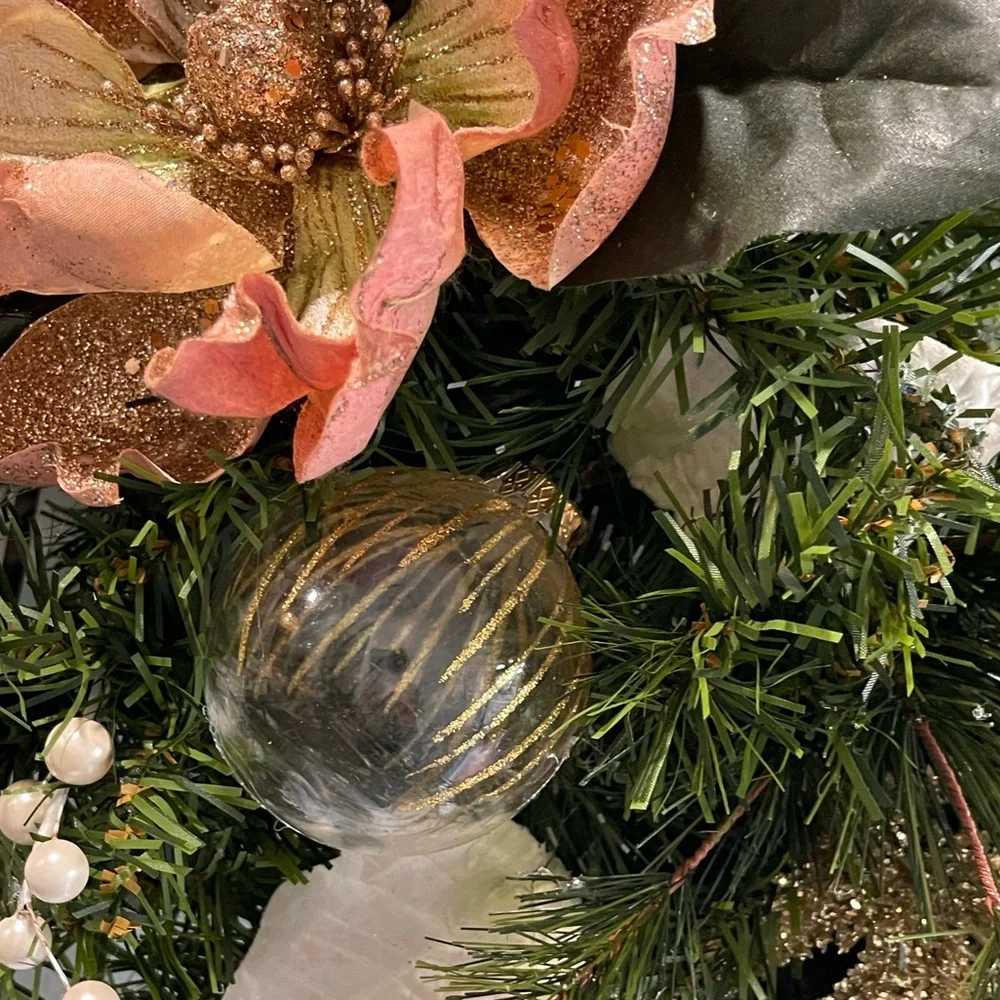 **NWT Elegant Coral Pink & Gold Magnolia Flower Winter/ Holiday Wreath